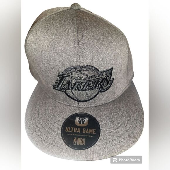 NEW* Los Angeles Lakers Ultra Game Snapback Hat Grey with Black Logo - Picture 1 of 3